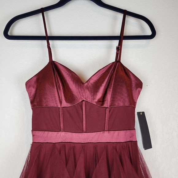 NWT City Studio Junior Sweetheart-Neck Ruffled Gown in Cabernet Size 1/2 - Picture 7 of 16